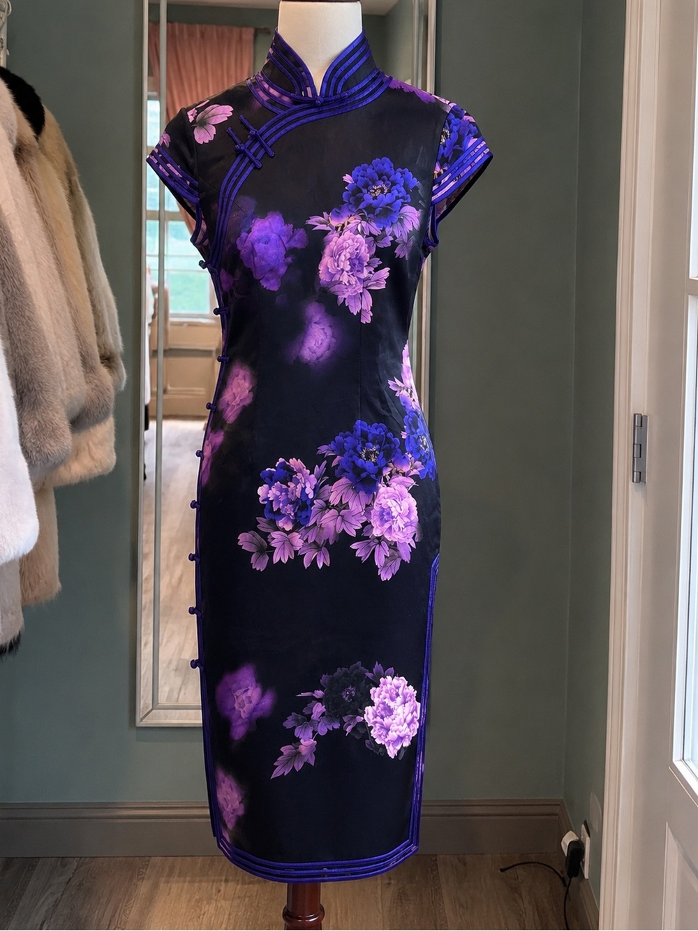 Vintage Luxury Silk Cheongsam / Qipao Dress • Purple Floral • Lined
